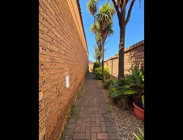 3 BEDROOM HOUSE FOR SALE IN KENLEAF